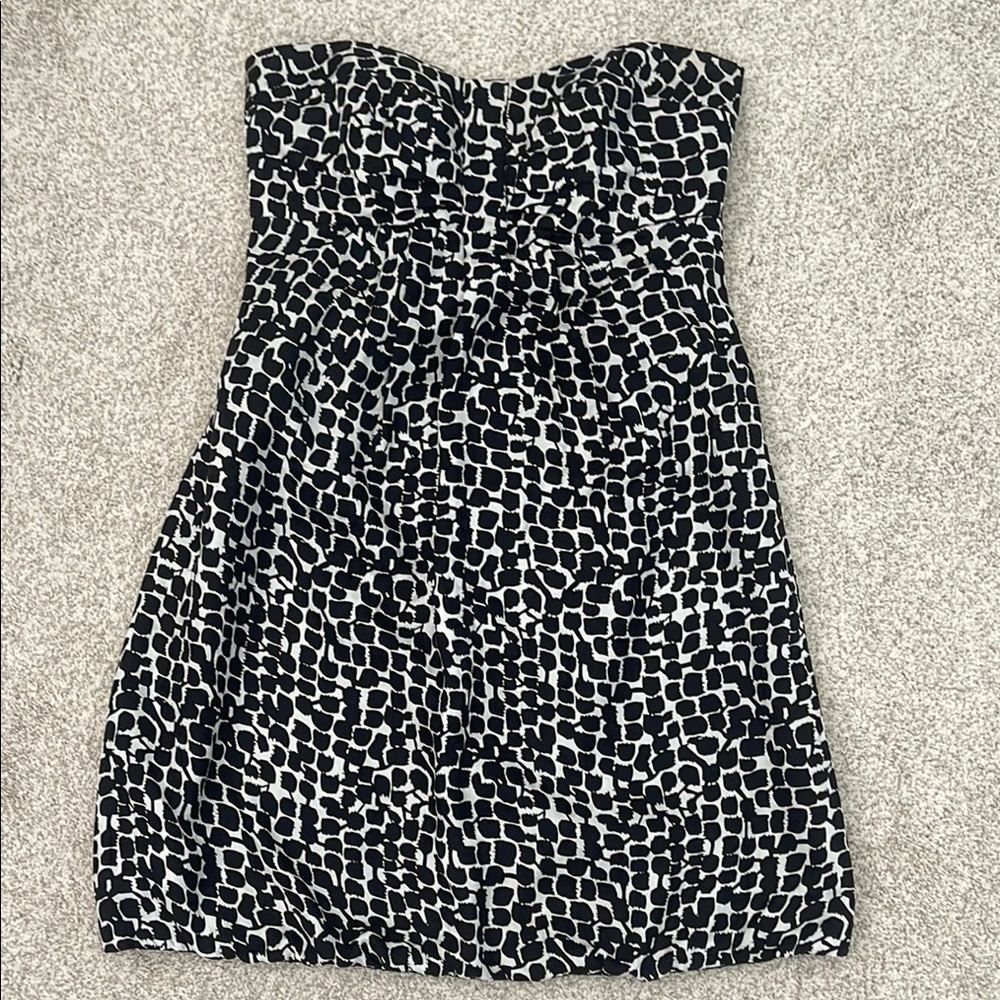 Elegant Black and White Strapless Dress